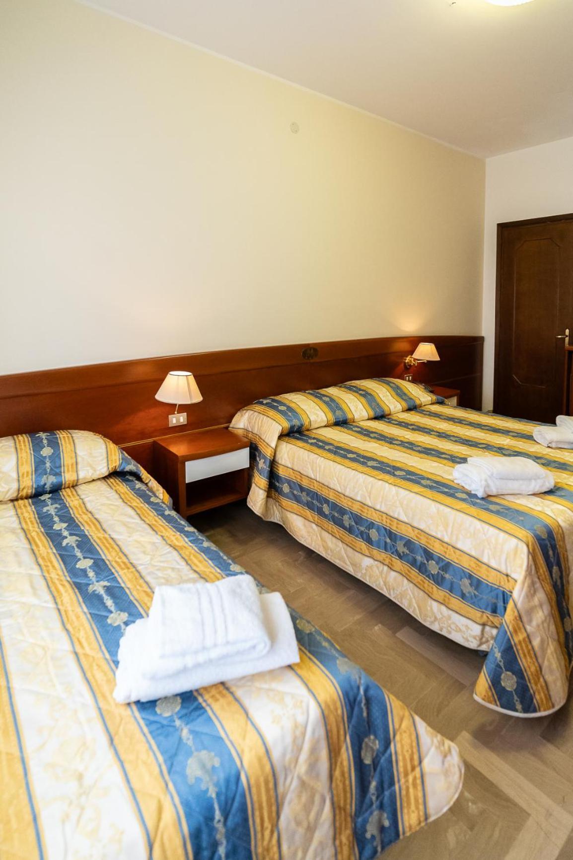 Easy Hotel Meryon Sottomarina Habitación foto